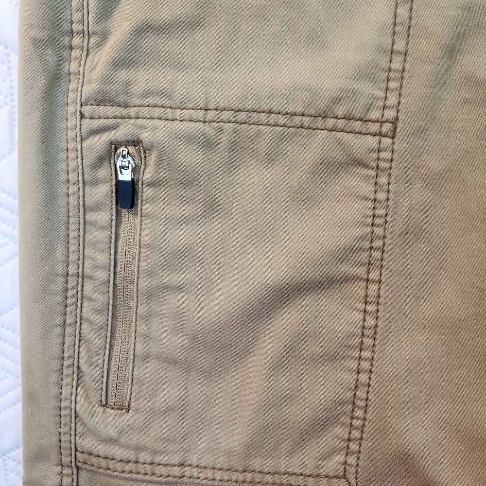 Levis Strauss Shorts Mens Cargo Khakis Sz 36 Inside Outside Front‎ Pocket Zip - Picture 4 of 11